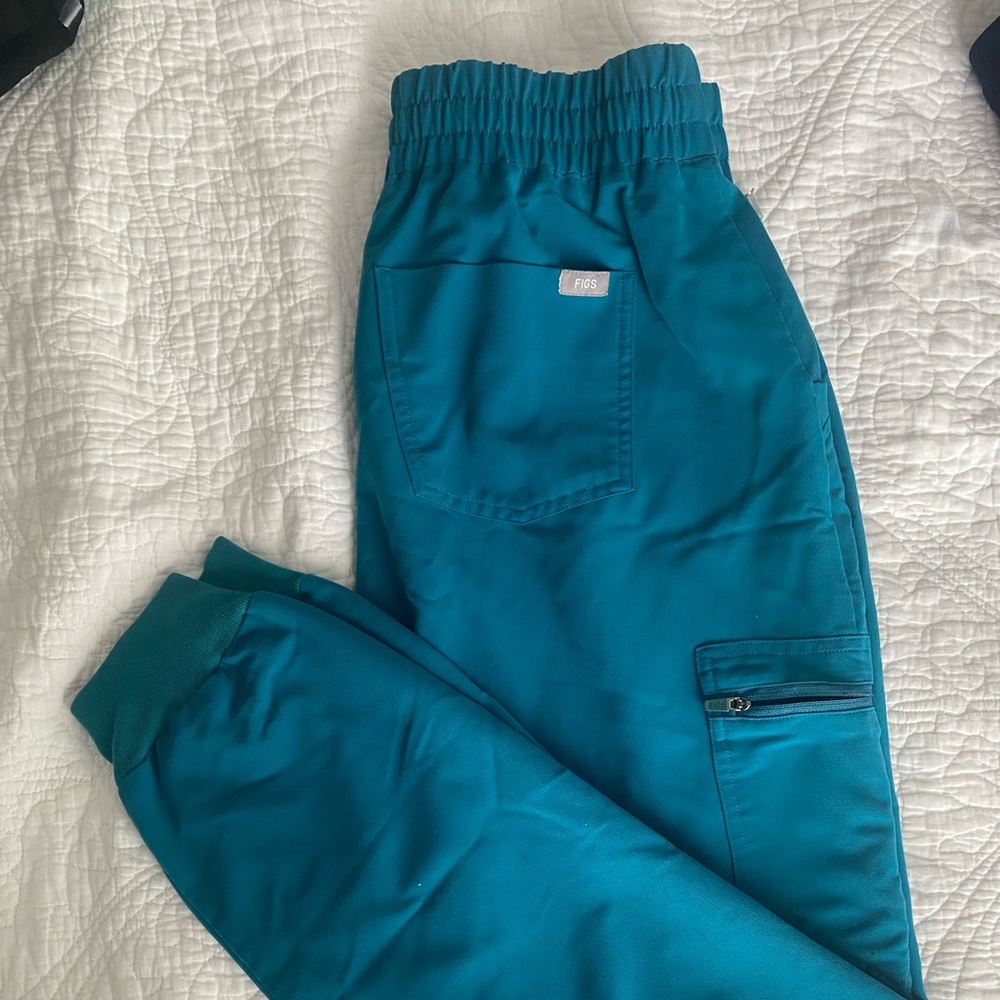 FIGS high waisted Zamora jogger scrub pants
